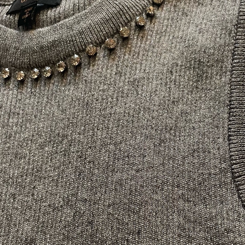 Ontwelfth Silver with rhinestones around neck Sweater Tank size small - Picture 7 of 10
